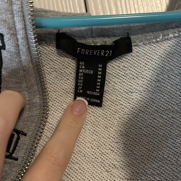 Forever 21 New York grey zip up hoodie size medium - Picture 4 of 4